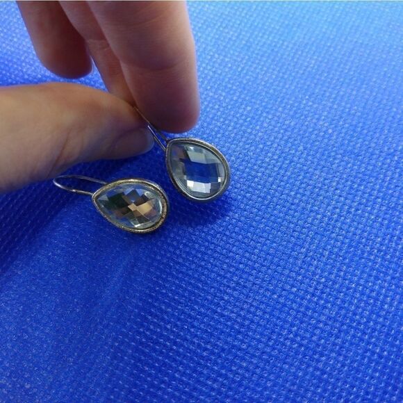 Sea blue crystal clear earrings - Picture 3 of 3